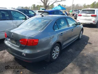 2013 Volkswagen Jetta Sedan SE with VIN 3VWDP7AJ5DM297182, listed as a IAAI auction lot 42031964 with 85,705 mi miles. Bid and sale history available at carsss.com. Image 4.