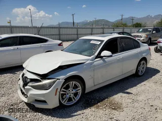 2013 BMW 3 Series 335i xDrive z VIN WBA3B9C59DF587947, wystawiony jako Copart lot #58268305 z przebiegiem Nie podano mil oraz Szkoda całkowita • Salvage title. Historia ofert i sprzedaży dostępna na DreamBid. Obrazek 1.
