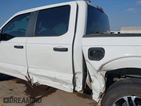 2023 Ford F-150 XL z VIN 1FTEW1CPXPKF87647, wystawiony jako IAAI lot #41486870 z przebiegiem 23 609 mil mil oraz . Historia ofert i sprzedaży dostępna na DreamBid. Obrazek 6.