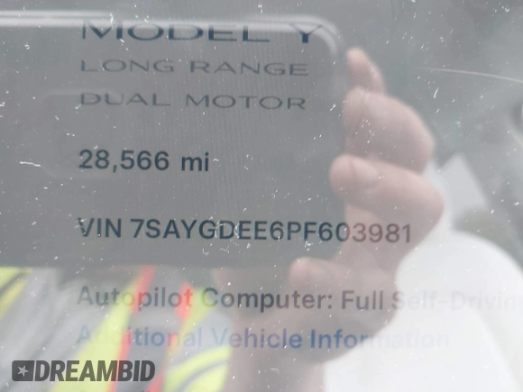 2023 Tesla Model Y Long Range z VIN 7SAYGDEE6PF603981, wystawiony jako IAAI lot #42133348 z przebiegiem 28 566 mil mil oraz . Historia ofert i sprzedaży dostępna na DreamBid. Obrazek 16.