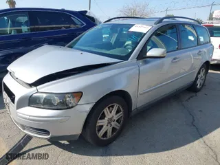 2006 Volvo V50 2.4L with VIN YV1MW390362163463, listed as a IAAI auction lot 41437912 with 121,092 mi miles. Bid and sale history available at carsss.com. Image 2.