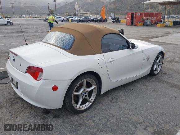 2007 BMW Z4 3.0si with VIN 4USBU53597LX02452, listed as a IAAI auction lot 41788102 with 196,971 mi miles and . Bid and sale history available at DreamBid. Image 4.