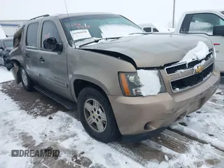 2007 Chevrolet Suburban LT with VIN 1GNFK16347J312488, listed as a IAAI auction lot 41569438 with 190,635 mi miles. Bid and sale history available at carsss.com. Image 1.