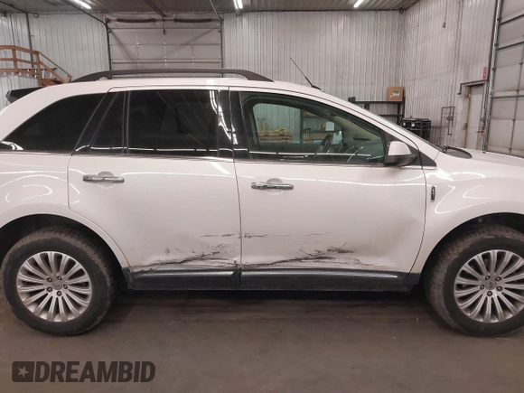 2014 Lincoln MKX z VIN 2LMDJ8JK7EBL18541, wystawiony jako IAAI lot #41684416 z przebiegiem 121 568 mil mil oraz . Historia ofert i sprzedaży dostępna na DreamBid. Obrazek 14.