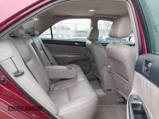 2003 Toyota Camry LE z VIN 4T1BF32K83U056252, wystawiony jako IAAI lot #41944815 z przebiegiem 324 105 mil mil oraz . Historia ofert i sprzedaży dostępna na DreamBid. Obrazek 8.