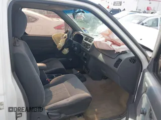 1998 Nissan Frontier XE z VIN 1N6DD26S7WC389105, wystawiony jako IAAI lot #42054733 z przebiegiem 164 453 mil mil oraz . Historia ofert i sprzedaży dostępna na DreamBid. Obrazek 5.