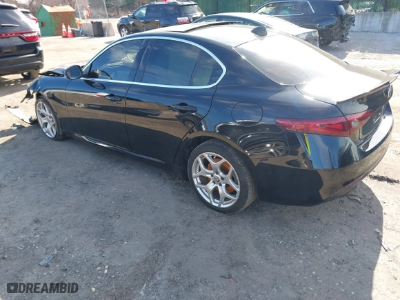 2021 Alfa Romeo Giulia Ti with VIN ZARFANBN1M7649953, listed as a IAAI auction lot 41591153 with 16,672 mi miles. Bid and sale history available at carsss.com. Image 3.