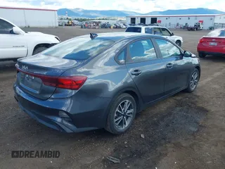 2022 Kia Forte LXS z VIN 3KPF24AD2NE455301, wystawiony jako IAAI lot #42324239 z przebiegiem 56 078 mil mil oraz . Historia ofert i sprzedaży dostępna na DreamBid. Obrazek 4.