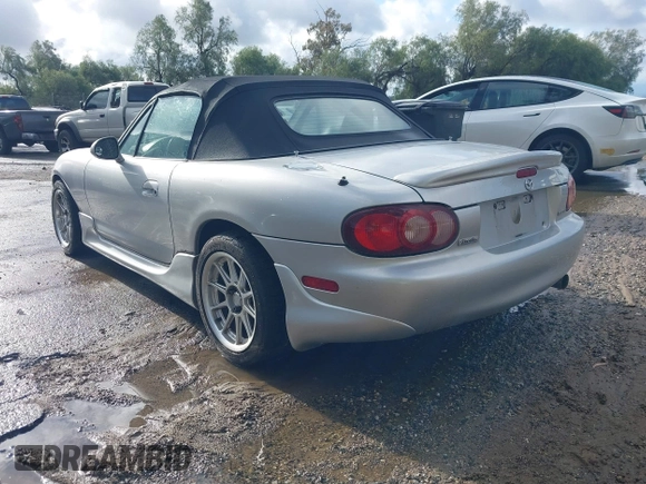 2002 Mazda MX-5 Miata Cloth with VIN JM1NB353X20223041, listed as a IAAI auction lot 41740060 with 177,934 mi miles and . Bid and sale history available at DreamBid. Image 3.