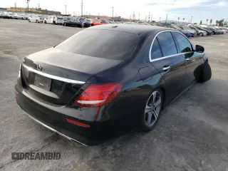 2019 Mercedes-Benz E-Class E 300 with VIN WDDZF4JB8KA642319, listed as a Copart auction lot 71752612 with 40,500 mi miles. Bid and sale history available at carsss.com. Image 3.