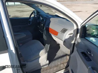 2008 Chrysler Town & Country LX with VIN 2A8HR44H58R139714, listed as a IAAI auction lot 41134005 with 184,567 mi miles. Bid and sale history available at carsss.com. Image 5.