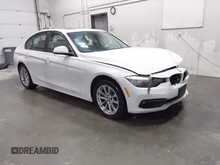 2017 BMW 3 Series 320i xDrive с VIN WBA8A3C33HA066827, выставлен на аукционе IAAI как лот 41529455 с пробегом 54 507 миль миль и . История ставок и продаж доступна на DreamBid. Изображение 1.