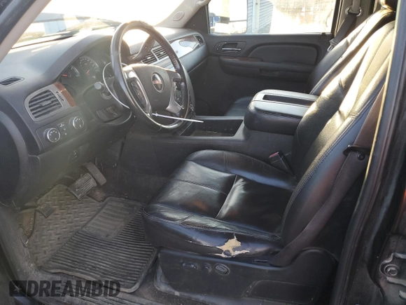 2009 GMC Sierra 2500HD SLT z VIN 1GTHK636X9F173647, wystawiony jako Copart lot #42983015 z przebiegiem 218 046 mil mil oraz Czysty tytuł • Clean title. Historia ofert i sprzedaży dostępna na DreamBid. Obrazek 7.