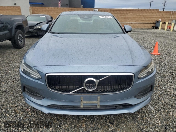 2018 Volvo S90 Momentum with VIN LVY982MK5JP026876, listed as a Copart auction lot 48429775 with 57,325 mi miles and Salvage Title. Bid and sale history available at carsss.com. Image 5.