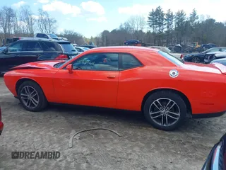 2019 Dodge Challenger SXT z VIN 2C3CDZGG8KH684646, wystawiony jako IAAI lot #41839611 z przebiegiem 113 962 mil mil oraz . Historia ofert i sprzedaży dostępna na DreamBid. Obrazek 14.