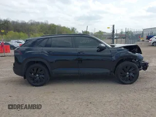 2024 Volkswagen Atlas SE z VIN 1V2KE2CA5RC227558, wystawiony jako IAAI lot #41645555 z przebiegiem 22 117 mil mil oraz . Historia ofert i sprzedaży dostępna na DreamBid. Obrazek 14.