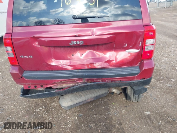 2014 Jeep Patriot Latitude with VIN 1C4NJRFB0ED628074, listed as a IAAI auction lot 41946451 with 92,118 mi miles and . Bid and sale history available at carsss.com. Image 6.