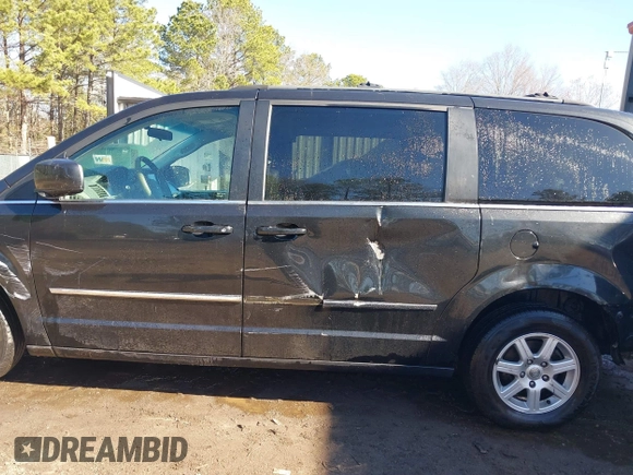 2010 Chrysler Town & Country Touring with VIN 2A4RR5DX0AR320261, listed as a IAAI auction lot 41816276 with 260,000 mi miles. Bid and sale history available at carsss.com. Image 14.