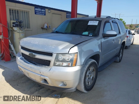 2013 Chevrolet Tahoe LT z VIN 1GNSCBE04DR238222, wystawiony jako IAAI lot #42228643 z przebiegiem 214 525 mil mil oraz . Historia ofert i sprzedaży dostępna na DreamBid. Obrazek 17.