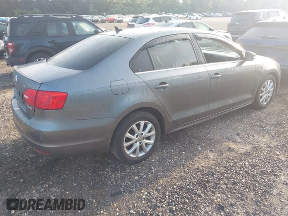 2013 Volkswagen Jetta SE с VIN 3VWDP7AJ7DM430198, выставлен на аукционе IAAI как лот 42737299 с пробегом 128 637 миль миль и . История ставок и продаж доступна на DreamBid. Изображение 4.
