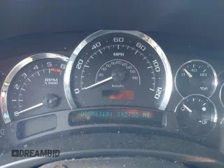 2005 Cadillac Escalade z VIN 1GYEC63T45R130737, wystawiony jako IAAI lot #41668213 z przebiegiem 242 755 mil mil oraz . Historia ofert i sprzedaży dostępna na DreamBid. Obrazek 7.