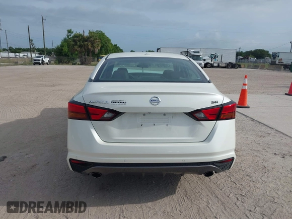 2020 Nissan Altima 2.5 SR with VIN 1N4BL4CVXLC125367, listed as a IAAI auction lot 39171677 with 65,248 mi miles. Bid and sale history available at carsss.com. Image 16.