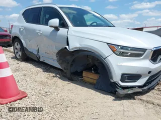 2021 Volvo XC40 Momentum z VIN YV4AC2HK4M2486512, wystawiony jako IAAI lot #42252265 z przebiegiem 56 397 mil mil oraz . Historia ofert i sprzedaży dostępna na DreamBid. Obrazek 1.