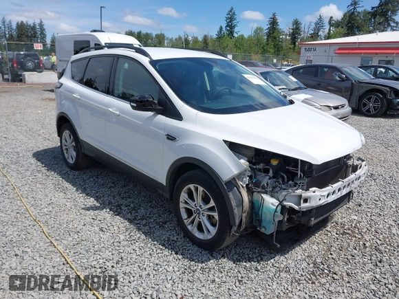 2018 Ford Escape SE z VIN 1FMCU9GD6JUB45046, wystawiony jako IAAI lot #42314262 z przebiegiem 107 962 mil mil oraz . Historia ofert i sprzedaży dostępna na DreamBid. Obrazek 1.