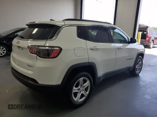 2024 Jeep Compass Latitude with VIN 3C4NJDBN0RT111456, listed as a Copart auction lot 60617745 with 26,593 mi miles and Clean title. Bid and sale history available at DreamBid. Image 3.