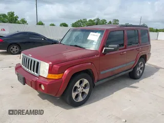 2008 Jeep Commander Sport z VIN 1J8HG48K48C175446, wystawiony jako IAAI lot #42206365 z przebiegiem 199 996 mil mil oraz . Historia ofert i sprzedaży dostępna na DreamBid. Obrazek 2.