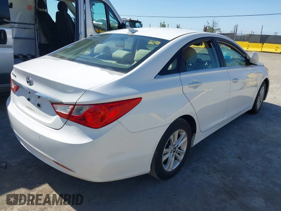 2013 Hyundai Sonata GLS z VIN 5NPEB4AC4DH710494, wystawiony jako IAAI lot #42310432 z przebiegiem 179 062 mil mil oraz . Historia ofert i sprzedaży dostępna na DreamBid. Obrazek 4.