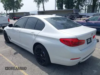 2020 BMW 5 Series 530i z VIN WBAJR3C04LWW69815, wystawiony jako IAAI lot #42247174 z przebiegiem 54 547 mil mil oraz . Historia ofert i sprzedaży dostępna na DreamBid. Obrazek 3.