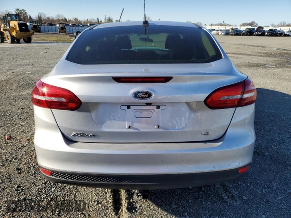 2018 Ford Focus SE with VIN 1FADP3F23JL226448, listed as a Copart auction lot 43877055 with 77,253 mi miles and Salvage Title. Bid and sale history available at carsss.com. Image 6.