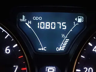 2017 Nissan Versa SV z VIN 3N1CN7AP6HK451461, wystawiony jako IAAI lot #41353549 z przebiegiem 108 075 mil mil oraz . Historia ofert i sprzedaży dostępna na DreamBid. Obrazek 15.