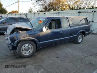 2000 GMC Sonoma SLS w/1SF Pkg with VIN 1GTCS1953Y8236943, listed as a Copart auction lot 77402934 with 40,960 mi miles and Salvage Title. Bid and sale history available at carsss.com. Image 1.
