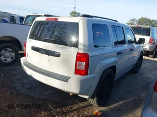 2008 Jeep Patriot Sport с VIN 1J8FT28028D591916, выставлен на аукционе IAAI как лот 41892045 с пробегом 199 004 миль миль и . История ставок и продаж доступна на DreamBid. Изображение 4.
