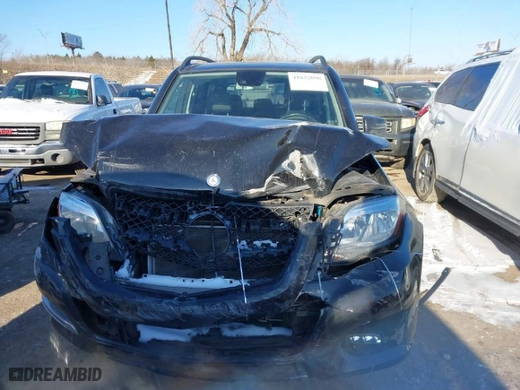 2015 Mercedes-Benz GLK-Class GLK 350 with VIN WDCGG8JB2FG438005, listed as a IAAI auction lot 41632090 with 60,389 mi miles. Bid and sale history available at carsss.com. Image 13.