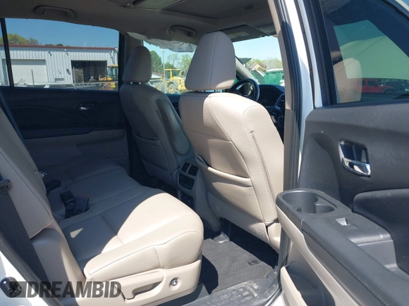 2019 Honda Pilot Touring 8-Passenger z VIN 5FNYF5H93KB021978, wystawiony jako IAAI lot #41915333 z przebiegiem 82 676 mil mil oraz . Historia ofert i sprzedaży dostępna na DreamBid. Obrazek 8.
