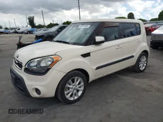 2013 Kia Soul + z VIN KNDJT2A66D7756763, wystawiony jako Copart lot #56769655 z przebiegiem 169 869 mil mil oraz Szkody całkowita. Historia ofert i sprzedaży dostępna na DreamBid. Obrazek 1.