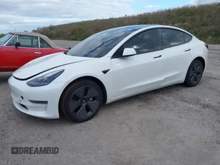 2021 Tesla Model 3 Long Range z VIN 5YJ3E1EB7MF979988, wystawiony jako IAAI lot #40893463 z przebiegiem 38 230 mil mil oraz . Historia ofert i sprzedaży dostępna na DreamBid. Obrazek 2.