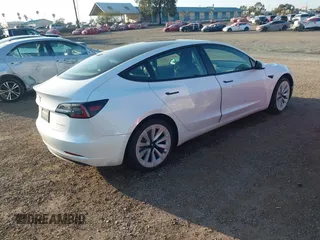 2021 Tesla Model 3 Long Range z VIN 5YJ3E1EB0MF936609, wystawiony jako IAAI lot #41599411 z przebiegiem 55 993 mil mil oraz . Historia ofert i sprzedaży dostępna na DreamBid. Obrazek 4.