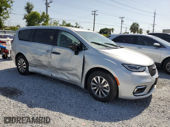 2024 Chrysler Pacifica Hybrid Select with VIN 2C4RC1S7XRR126898, listed as a Copart auction lot 56998225 with 25,971 mi miles and Clean title. Bid and sale history available at DreamBid. Image 4.