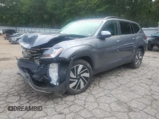 2024 Volkswagen Atlas SE with VIN 1V2KR2CA6RC559352, listed as a Copart auction lot 62817135 with 20,140 mi miles and Salvage title. Bid and sale history available at DreamBid. Image 1.
