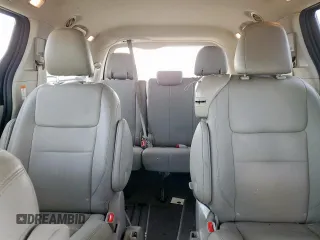 2020 Toyota Sienna XLE Auto Access Seat z VIN 5TDYZ3DC3LS081091, wystawiony jako Copart lot #60678655 z przebiegiem 121 443 mil mil oraz Szkoda całkowita • Salvage title. Historia ofert i sprzedaży dostępna na DreamBid. Obrazek 10.