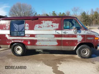 1986 Chevrolet Chevy Van z VIN 1GCEG25N9G7163670, wystawiony jako IAAI lot #41654650 z przebiegiem Nie podano mil oraz . Historia ofert i sprzedaży dostępna na DreamBid. Obrazek 13.