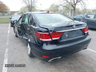 2017 Lexus LS 460 z VIN JTHCL5EF2H5028166, wystawiony jako IAAI lot #42049415 z przebiegiem 205 982 mil mil oraz . Historia ofert i sprzedaży dostępna na DreamBid. Obrazek 17.