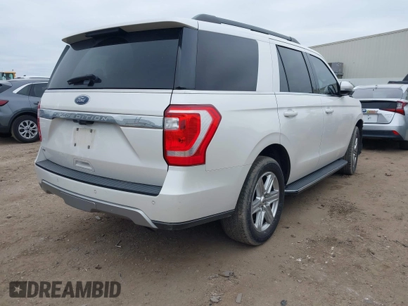 2018 Ford Expedition XLT with VIN 1FMJU1HT3JEA17677, listed as a IAAI auction lot 41349362 with 131,913 mi miles. Bid and sale history available at carsss.com. Image 4.