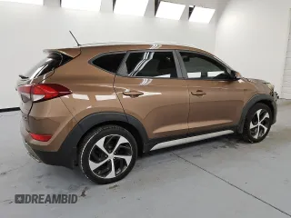 2017 Hyundai Tucson Sport z VIN KM8J3CA22HU415298, wystawiony jako Copart lot #57496495 z przebiegiem 67 475 mil mil oraz Czysty tytuł • Clean title. Historia ofert i sprzedaży dostępna na DreamBid. Obrazek 3.