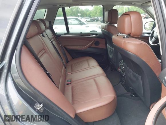 2011 BMW X5 35i z VIN 5UXZV4C57BL402606, wystawiony jako IAAI lot #42336940 z przebiegiem 163 224 mil mil oraz . Historia ofert i sprzedaży dostępna na DreamBid. Obrazek 8.