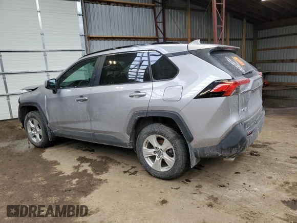 2021 Toyota RAV4 XLE with VIN 2T3W1RFV8MC169460, listed as a Copart auction lot 49215215 with 33,589 mi miles and Salvage Title. Bid and sale history available at carsss.com. Image 2.